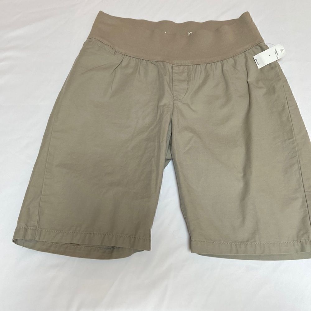 GAP Maternity Khakis Shorts Size 6 NWT